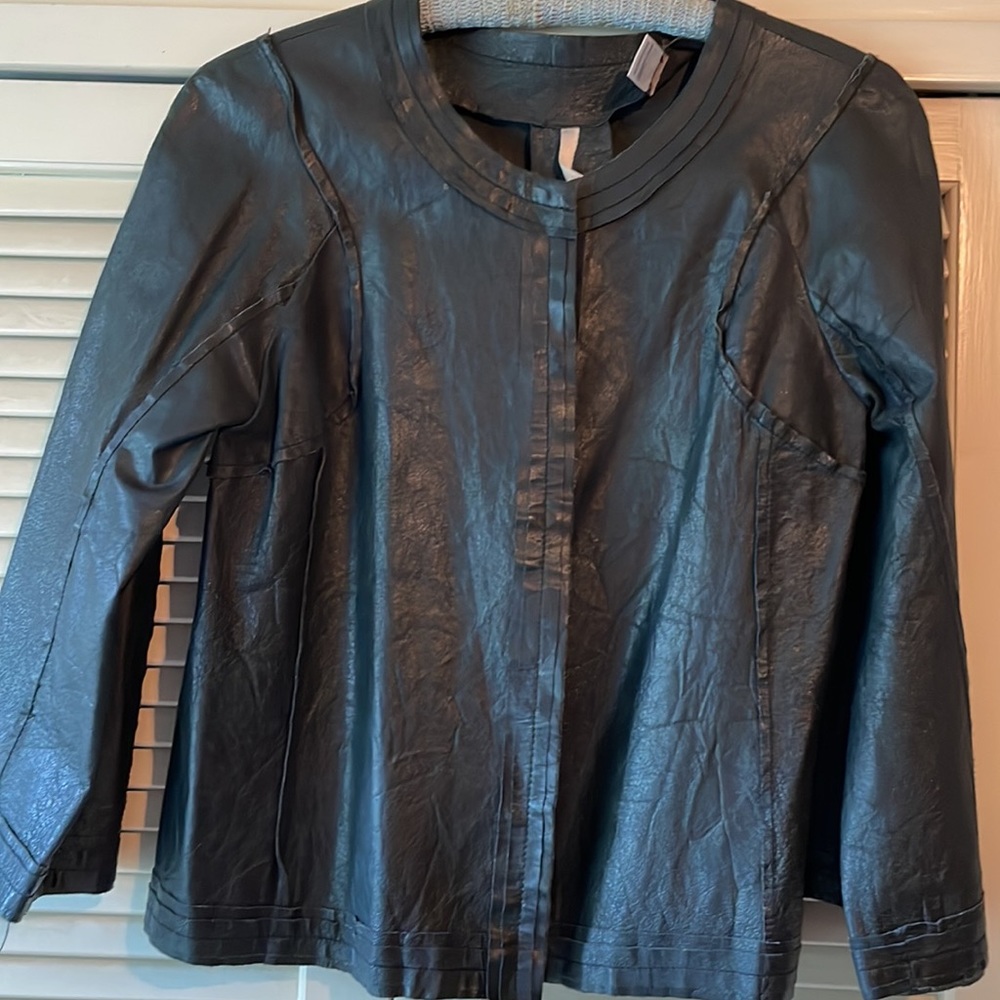 Fleur-de-lis artisan style, genuine leather jacket - Picture 3 of 8
